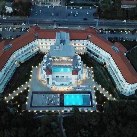 Toscana Charme Resort Tirrenia Esterno foto Aerial view of the hotel