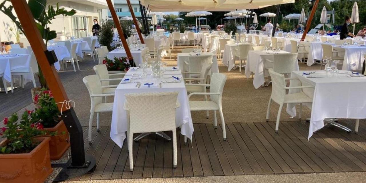 Toscana Charme Resort Tirrenia Esterno foto Restaurant in the village