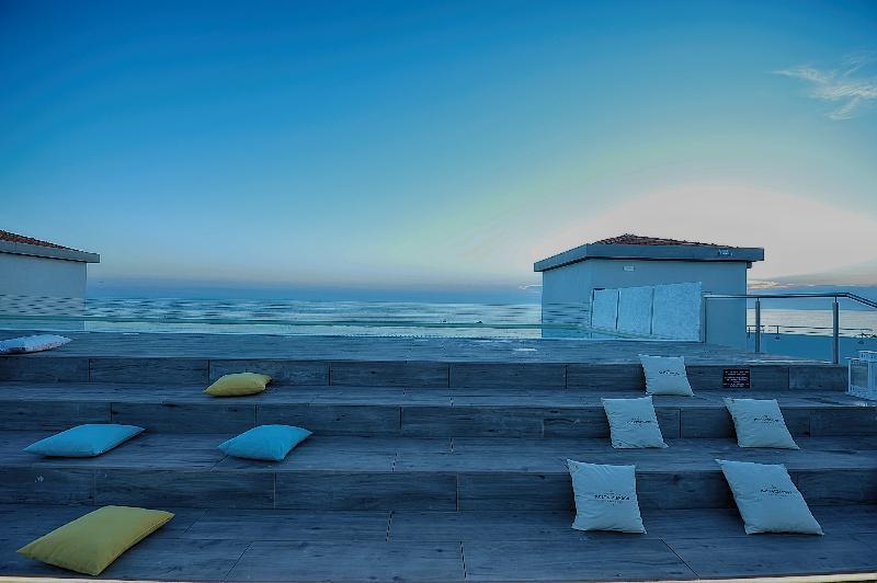 Toscana Charme Resort Tirrenia Esterno foto The beach at the hotel
