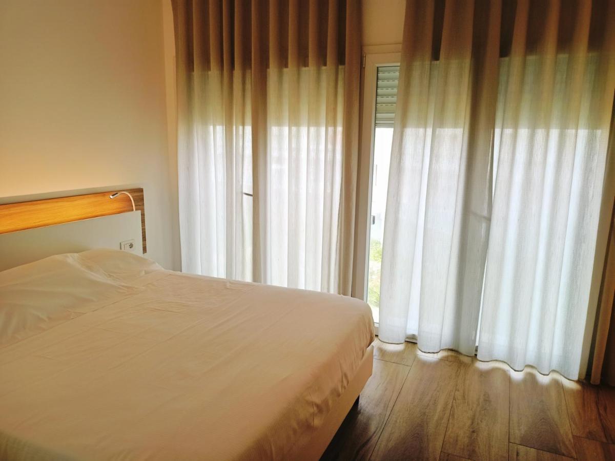 Toscana Charme Resort Tirrenia Esterno foto A bedroom at the hotel