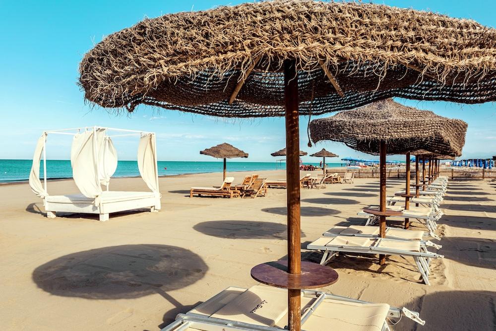Toscana Charme Resort Tirrenia Esterno foto Playa de Sabinillas
