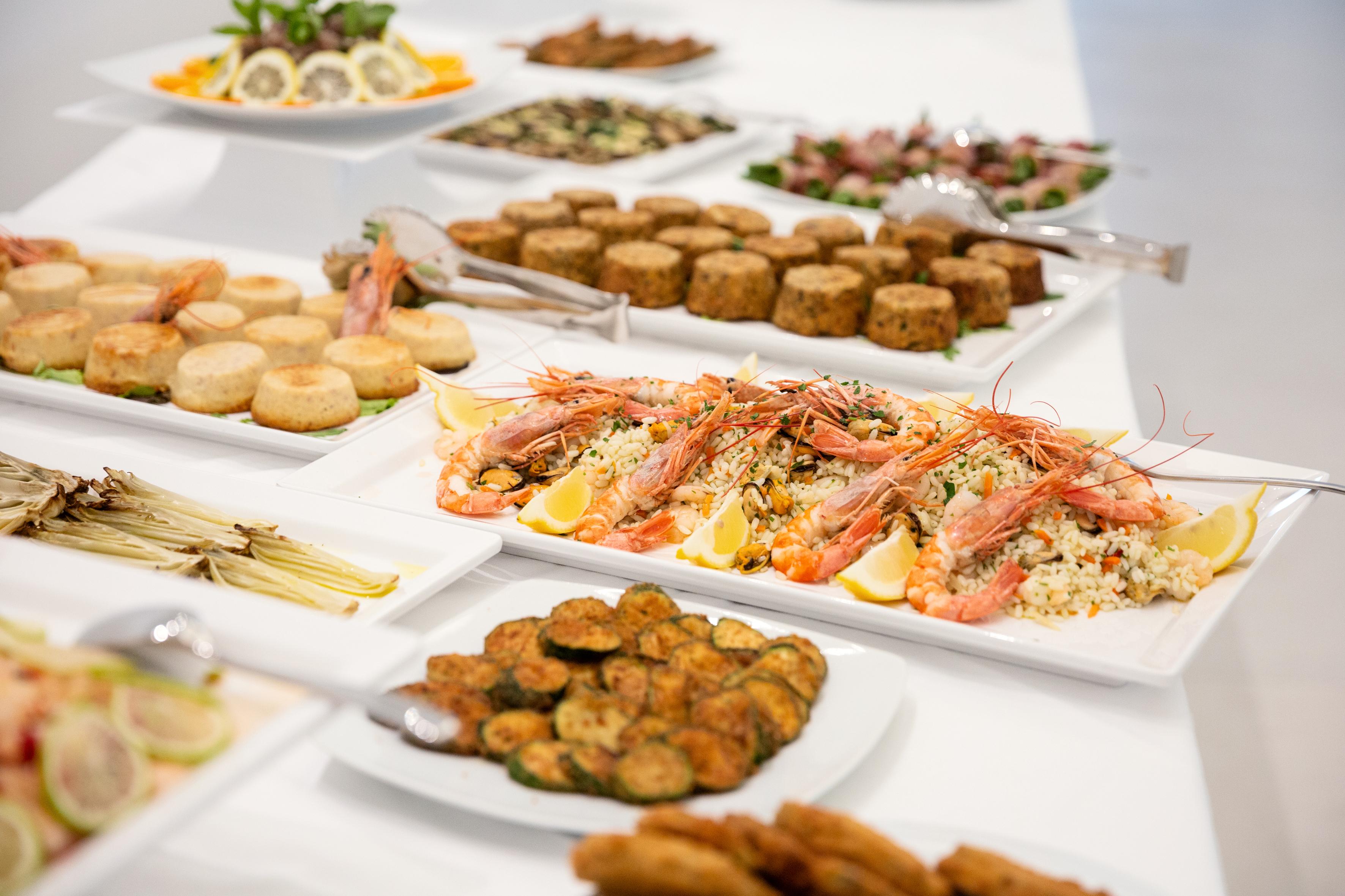 Toscana Charme Resort Tirrenia Esterno foto A buffet