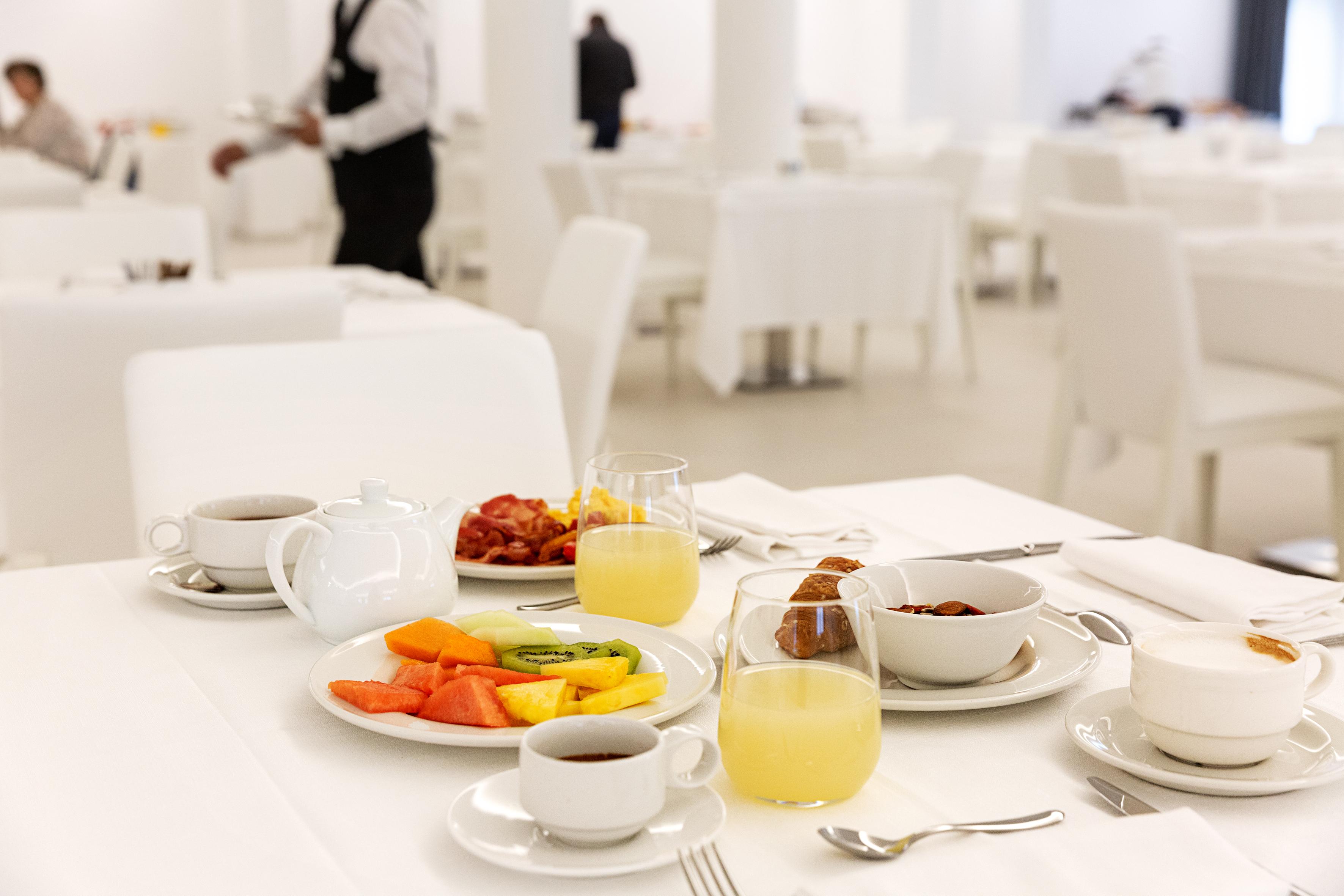 Toscana Charme Resort Tirrenia Esterno foto A breakfast buffet