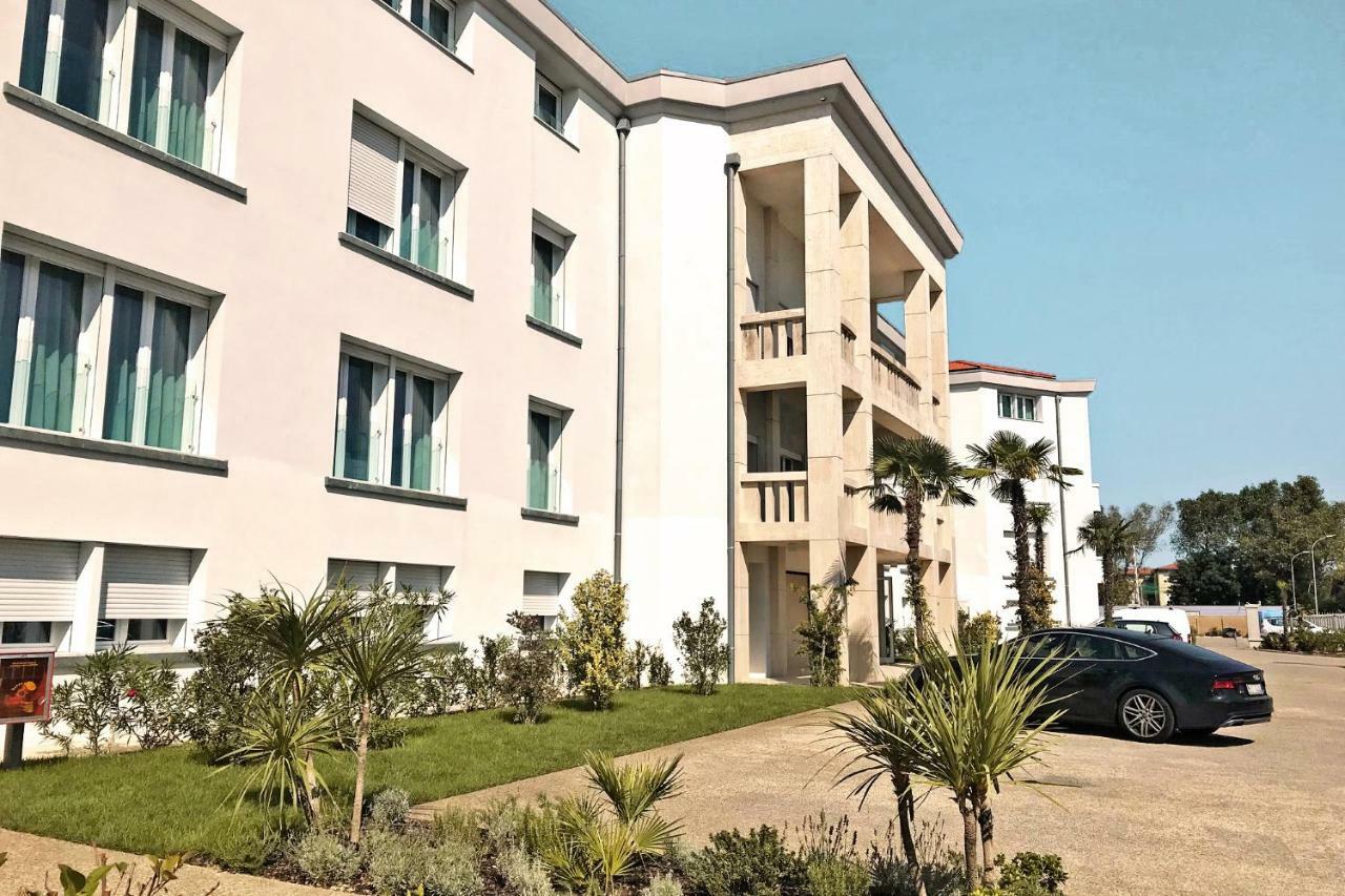 Toscana Charme Resort Tirrenia Esterno foto The new campus of the University of Novi Sad